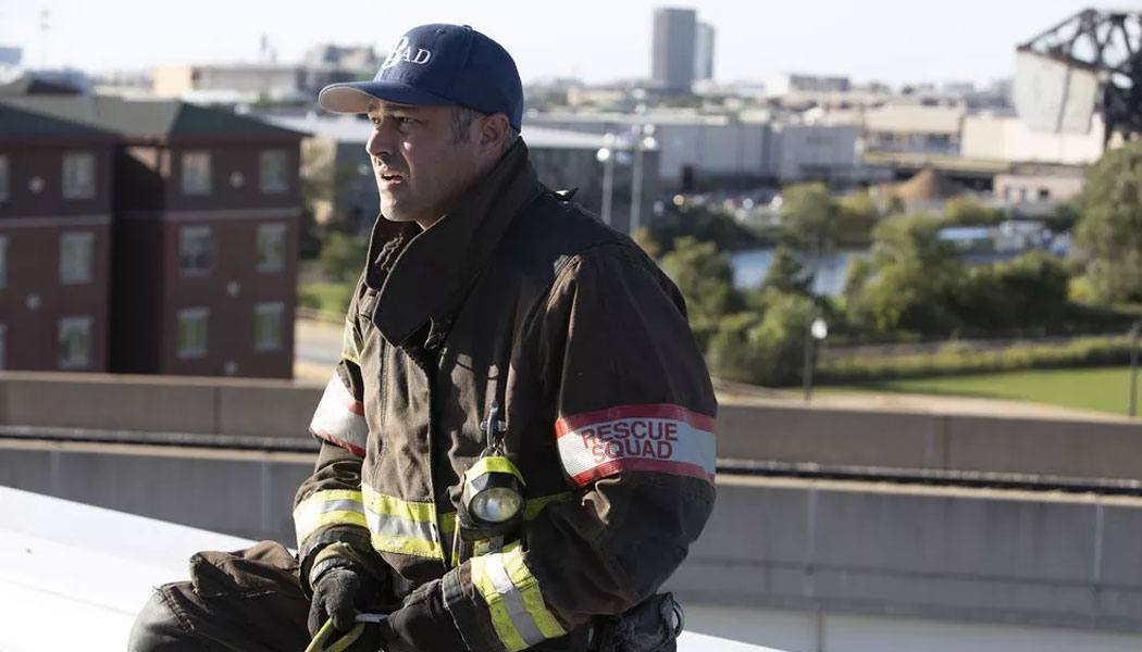 Severide deixa batalhão no 8x07 de Chicago Fire