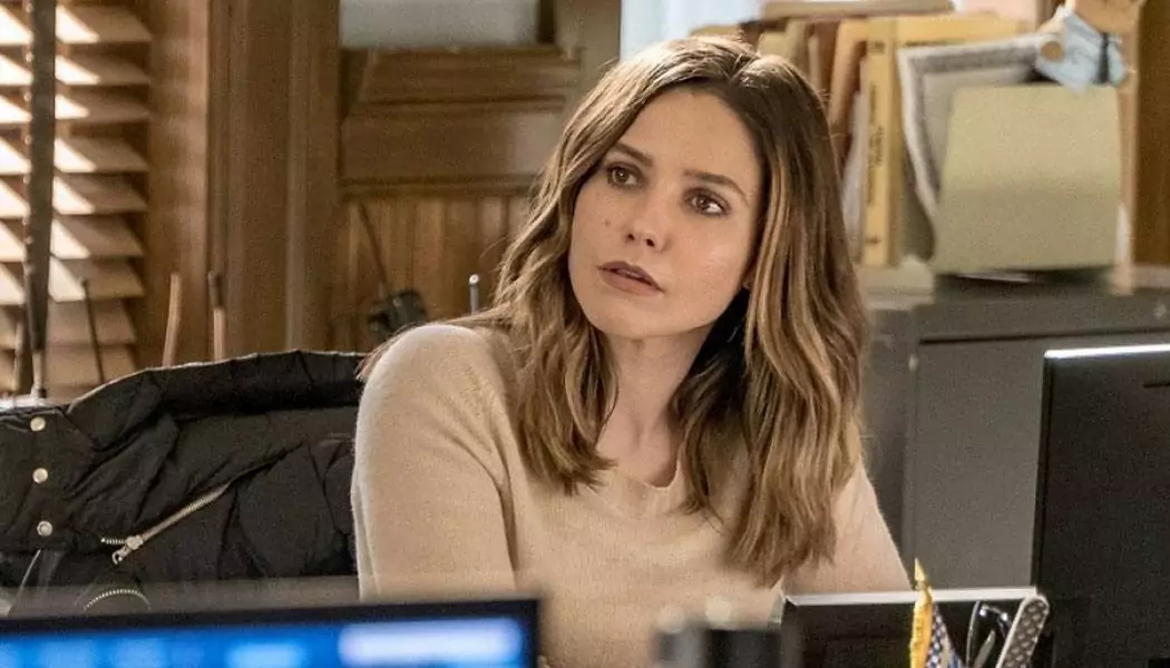 Sophia Bush em This Is Us presta homenagem a Chicago PD