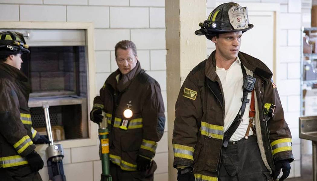 Critica Chicago Fire 8x16