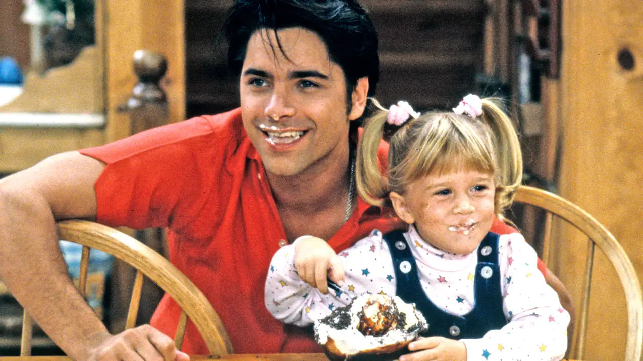 Fuller House: John Stamos é culpado por ausência de gêmeas Olsen